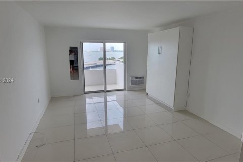 Condo in North Bay Village, Florida  № 1954929 - photo 3