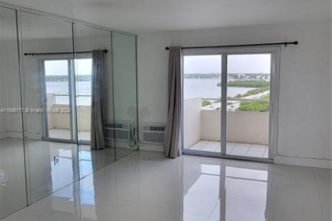 Condo in North Bay Village, Florida  № 1954929 - photo 4