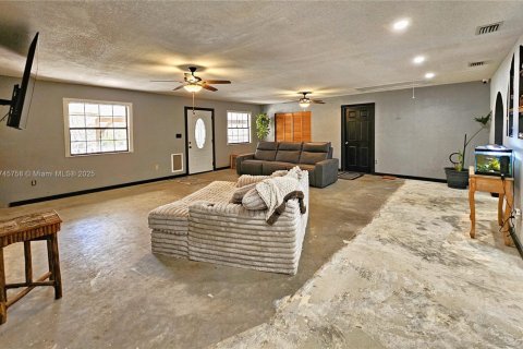 House in Ocala, Florida 3 bedrooms № 1499737 - photo 11