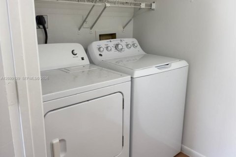 Touwnhouse à louer à Greenacres, Floride: 2 chambres, 113.9 m2 № 2395462 - photo 10