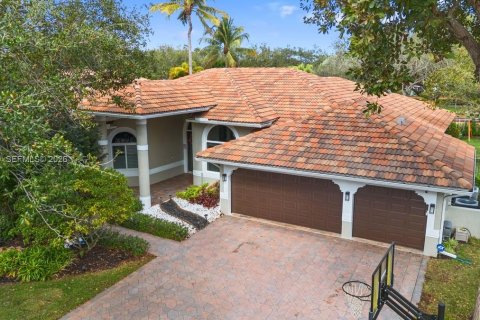 Villa ou maison à Coral Springs, Floride 5 chambres, 251.49 m2 № 2020183