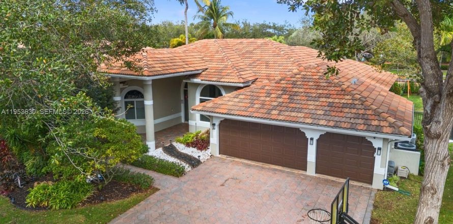 Villa ou maison à Coral Springs, Floride 5 chambres, 251.49 m2 № 2020183