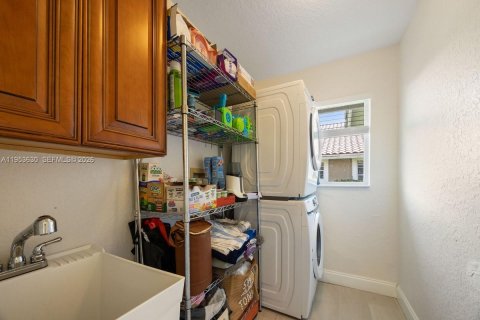 Villa ou maison à vendre à Coral Springs, Floride: 5 chambres, 251.49 m2 № 2020183 - photo 9