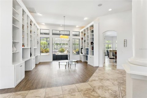 House in Orlando, Florida 6 bedrooms, 406.73 sq.m. № 1769883 - photo 12