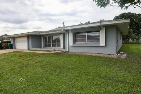 Casa en venta en Port Charlotte, Florida, 3 dormitorios, 195.56 m2 № 2238011 - foto 13