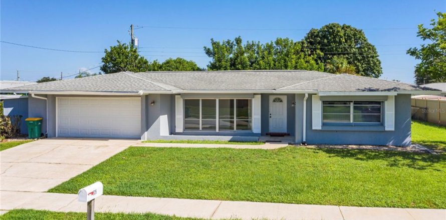 Casa en Port Charlotte, Florida 3 dormitorios, 195.56 m2 № 2238011