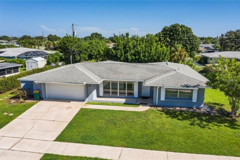 Casa en venta en Port Charlotte, Florida, 3 dormitorios, 195.56 m2 № 2238011 - foto 2