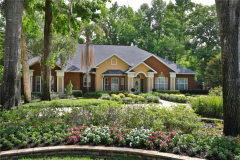 House in Ocala, Florida 4 bedrooms, 313.55 sq.m. № 2110438