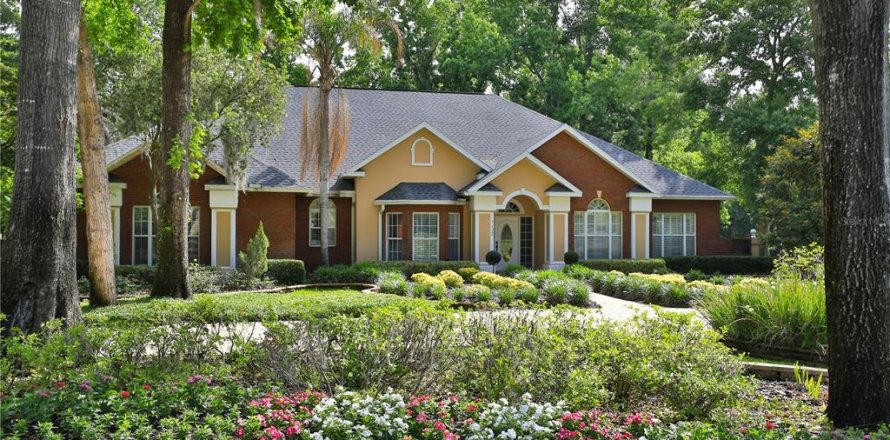 House in Ocala, Florida 4 bedrooms, 313.55 sq.m. № 2110438