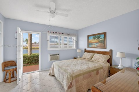 Condo in Hallandale Beach, Florida, 1 bedroom № 1988466 - photo 14