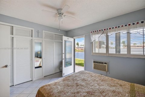 Condo in Hallandale Beach, Florida, 1 bedroom № 1988466 - photo 13