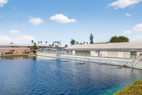 Condo in Hallandale Beach, Florida, 1 bedroom № 1988466 - photo 2