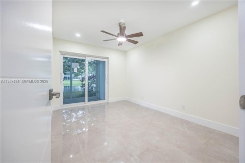 Copropriété à vendre à Deerfield Beach, Floride: 2 chambres, 76.18 m2 № 1999640 - photo 16