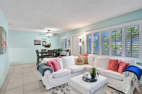 Купить кондоминиум в Помпано-Бич, Флорида 2 спальни, 106.84м2, № 1983370 - фото 10