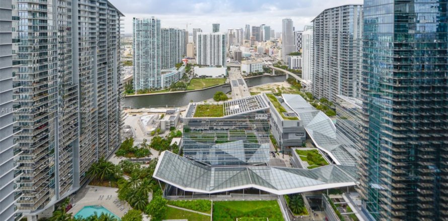 Condo à Miami, Floride, 3 chambres  № 1806105
