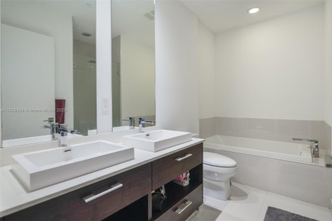Copropriété à louer à Miami, Floride: 3 chambres № 1806105 - photo 7