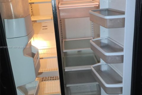 House in Deltona, Florida 3 bedrooms № 2033090 - photo 9