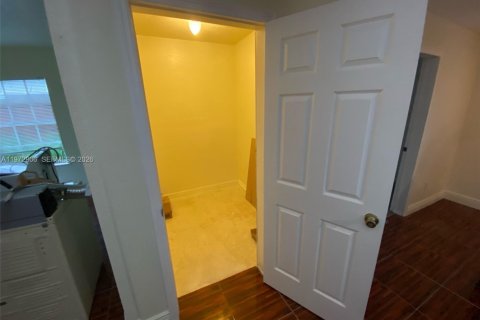 House in Deltona, Florida 3 bedrooms № 2033090 - photo 11