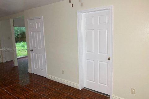 House in Deltona, Florida 3 bedrooms № 2033090 - photo 14