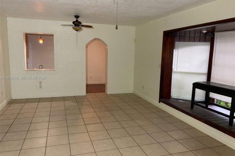 House in Deltona, Florida 3 bedrooms № 2033090 - photo 3