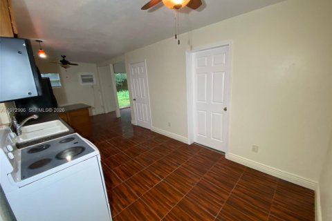 House in Deltona, Florida 3 bedrooms № 2033090 - photo 15