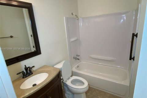 House in Deltona, Florida 3 bedrooms № 2033090 - photo 16