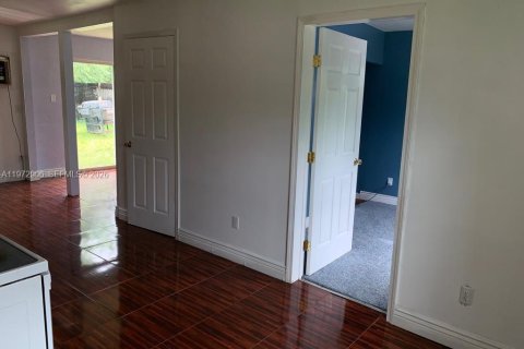 House in Deltona, Florida 3 bedrooms № 2033090 - photo 21