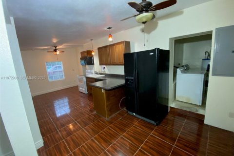 House in Deltona, Florida 3 bedrooms № 2033090 - photo 7