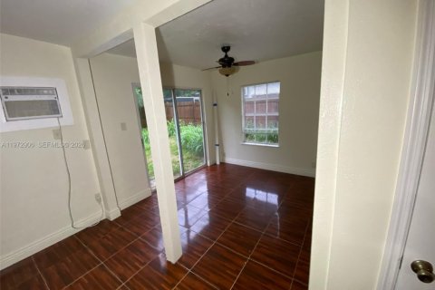 House in Deltona, Florida 3 bedrooms № 2033090 - photo 12