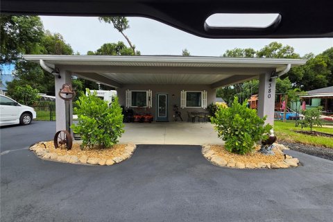 House in Seffner, Florida 3 bedrooms, 250.84 sq.m. № 2399175 - photo 11