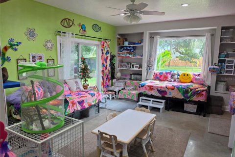House in Seffner, Florida 3 bedrooms, 250.84 sq.m. № 2399175 - photo 2