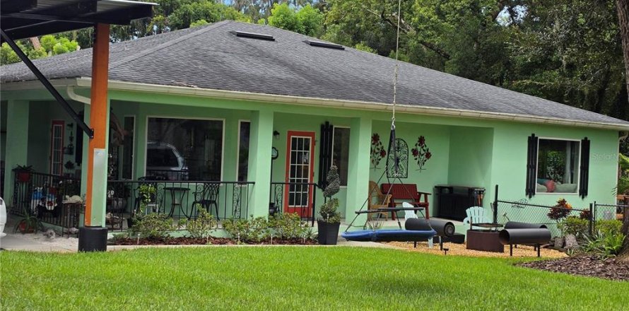 House in Seffner, Florida 3 bedrooms, 250.84 sq.m. № 2399175