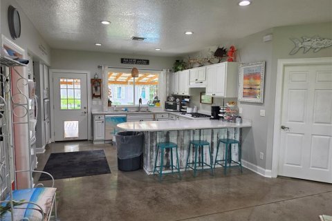 House in Seffner, Florida 3 bedrooms, 250.84 sq.m. № 2399175 - photo 17
