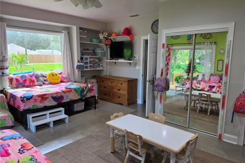 House in Seffner, Florida 3 bedrooms, 250.84 sq.m. № 2399175 - photo 3