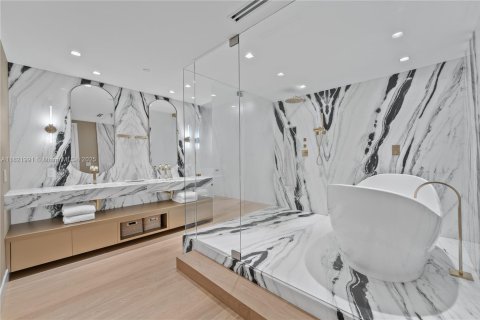 Copropriété à louer à Miami Beach, Floride: 5 chambres, 568.56 m2 № 1937658 - photo 10