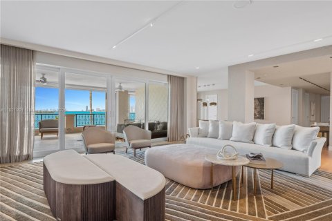 Condominio en alquiler en Miami Beach, Florida, 5 dormitorios, 568.56 m2 № 1937658 - foto 18