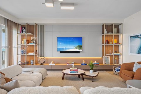 Condo in Miami Beach, Florida, 5 bedrooms  № 1937658 - photo 29