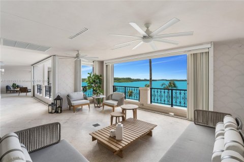 Condominio en alquiler en Miami Beach, Florida, 5 dormitorios, 568.56 m2 № 1937658 - foto 11