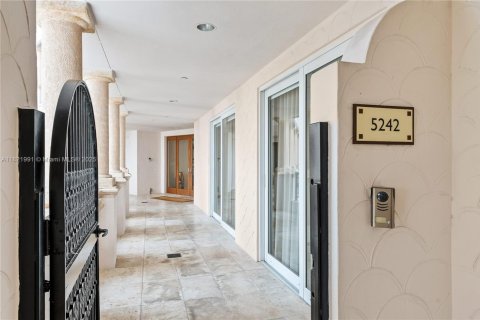 Copropriété à louer à Miami Beach, Floride: 5 chambres, 568.56 m2 № 1937658 - photo 15