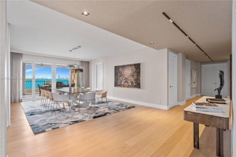 Condo in Miami Beach, Florida, 5 bedrooms  № 1937658 - photo 26