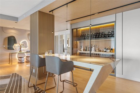 Condominio en alquiler en Miami Beach, Florida, 5 dormitorios, 568.56 m2 № 1937658 - foto 25