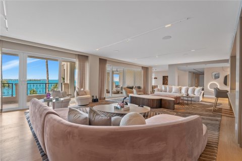 Condominio en alquiler en Miami Beach, Florida, 5 dormitorios, 568.56 m2 № 1937658 - foto 21