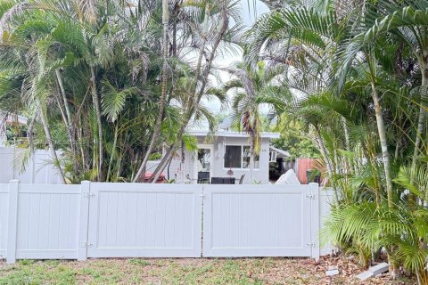 House in Dania Beach, Florida 3 bedrooms, 124.67 sq.m. № 2012783 - photo 12