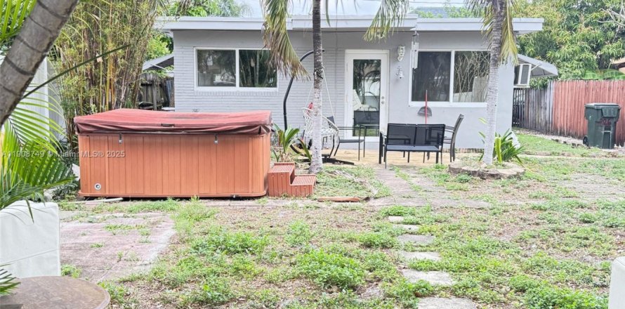 House in Dania Beach, Florida 3 bedrooms, 124.67 sq.m. № 2012783