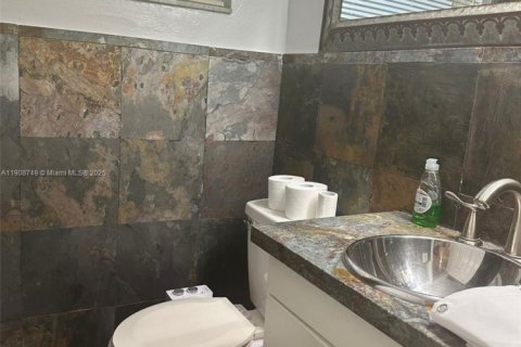 House in Dania Beach, Florida 3 bedrooms, 124.67 sq.m. № 2012783 - photo 10