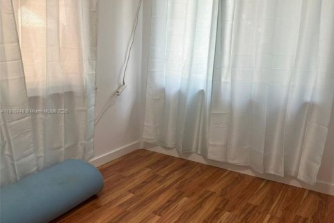 House in Dania Beach, Florida 3 bedrooms, 124.67 sq.m. № 2012783 - photo 8