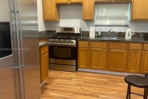 House in Dania Beach, Florida 3 bedrooms, 124.67 sq.m. № 2012783 - photo 4