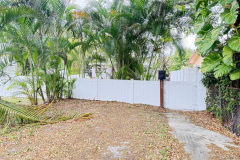 House in Dania Beach, Florida 3 bedrooms, 124.67 sq.m. № 2012783 - photo 13