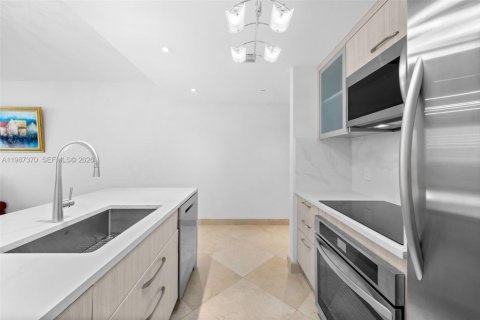 Condominio en venta en Hallandale Beach, Florida, 2 dormitorios, 100.89 m2 № 2049036 - foto 12