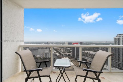 Condominio en venta en Hallandale Beach, Florida, 2 dormitorios, 100.89 m2 № 2049036 - foto 27